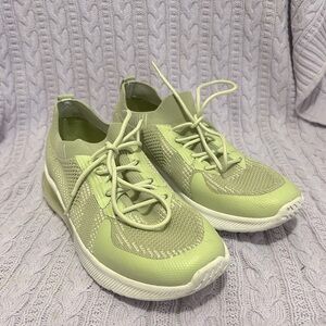 Comfy Green Sneakers, Size 7-8 Womens